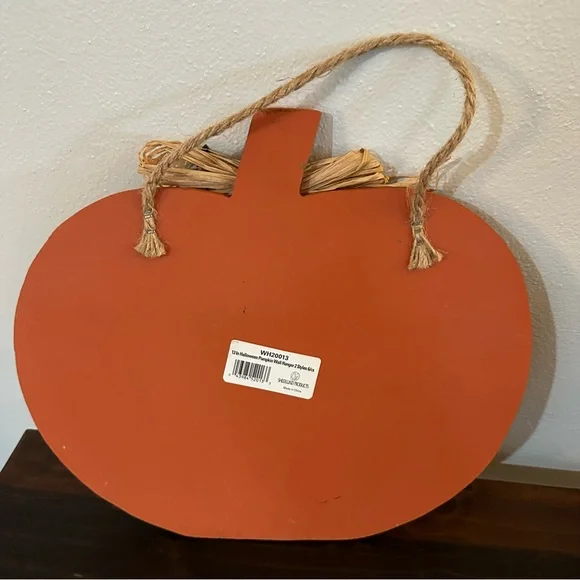 Happy Halloween Trick Or Treat Pumpkin Wooden Hanging Decor Signs 2 Pack - Picture 2 of 4